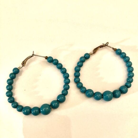 🍭6/$30 Blue beaded Hoops - Picture 3 of 3